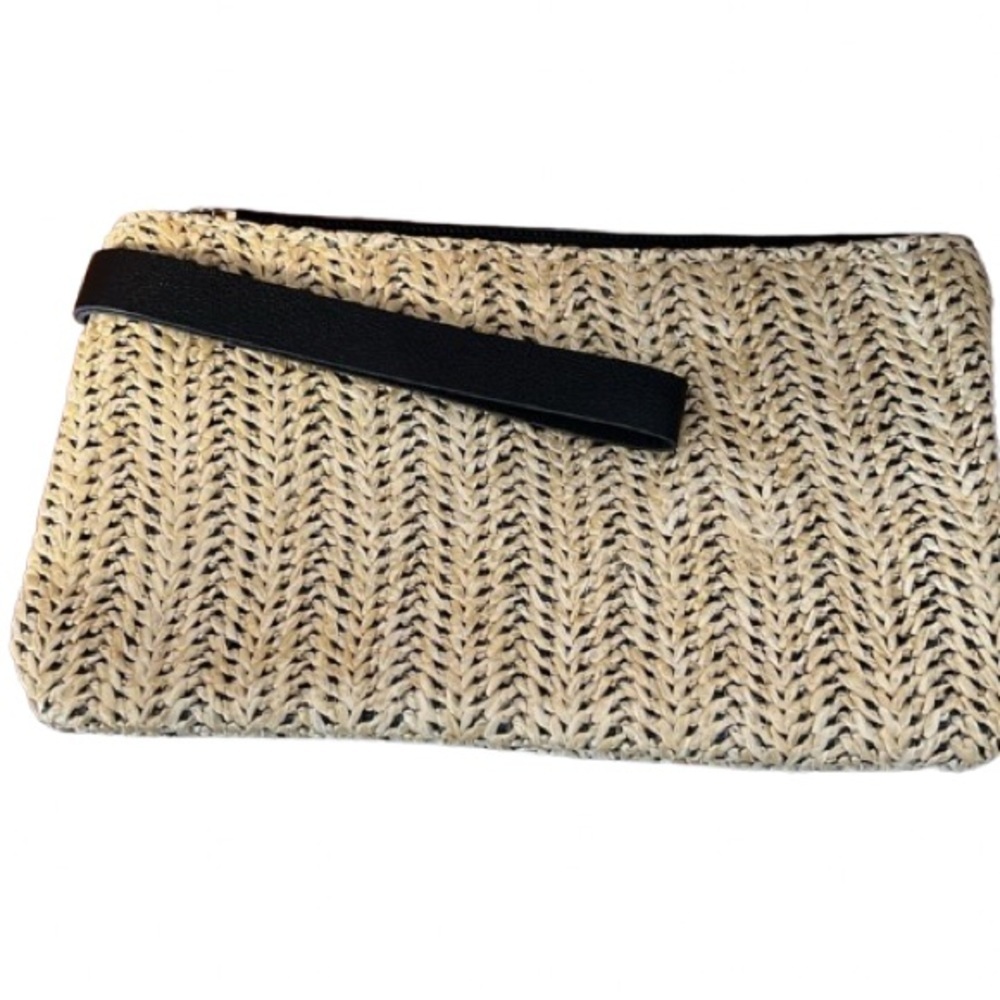 #605 NEW Straw wristlet 7 1/2 x 4 1/2 never used